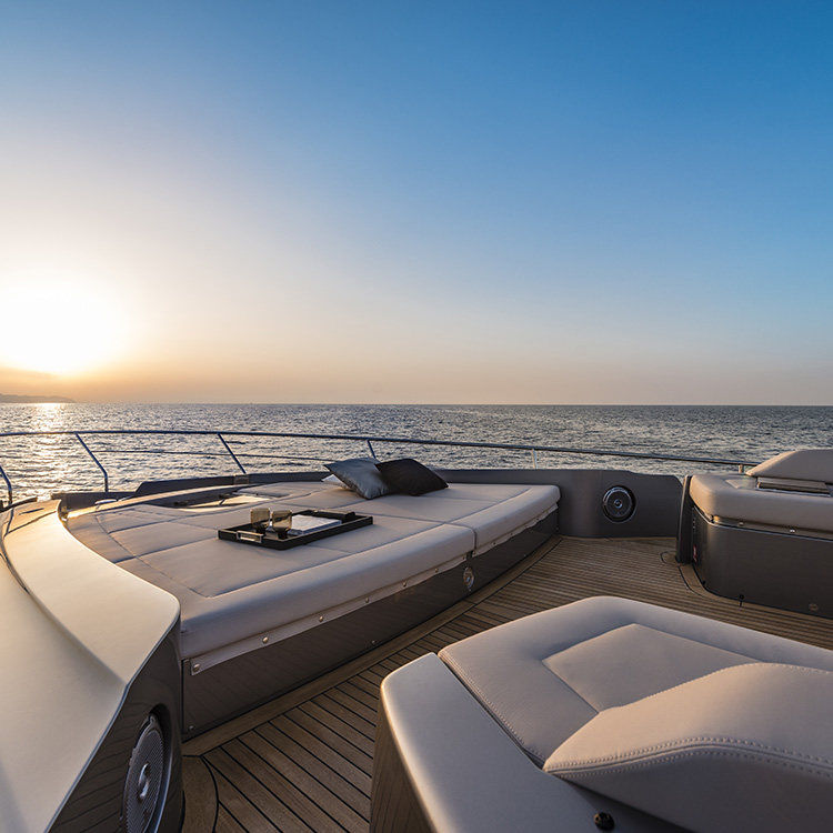 Pershing 8X Comfort